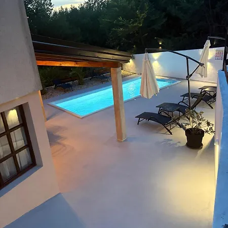 Kuca Za Odmor Adriatica Tatil Evi Antovo